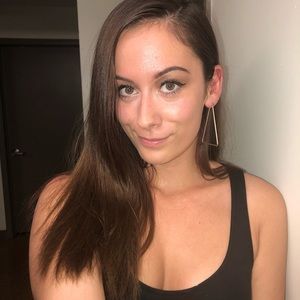 Meet your Posher, Olivia